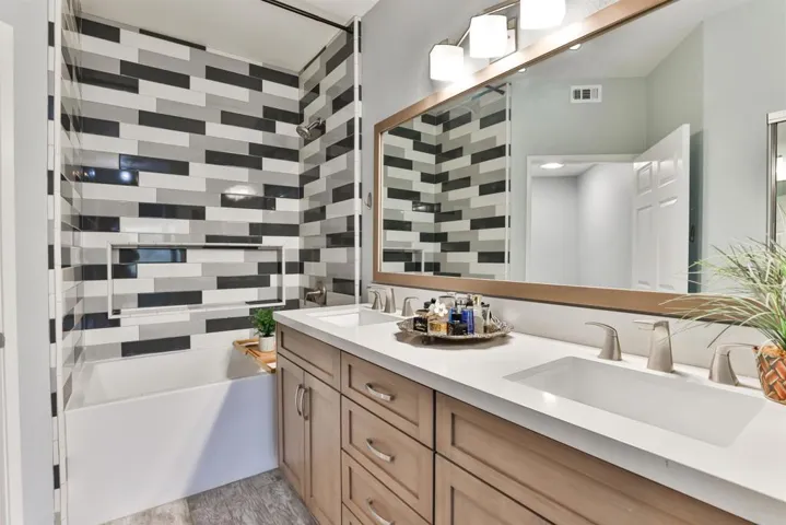 640 Camino De La Reina 1311, San Diego, California 92108