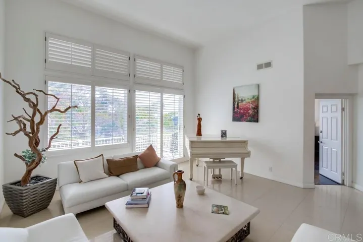 6077 Abbottswood, La Jolla, California 92037