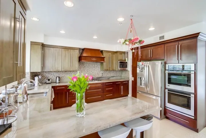 6077 Abbottswood, La Jolla, California 92037