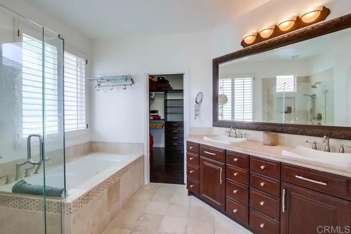 6077 Abbottswood, La Jolla, California 92037