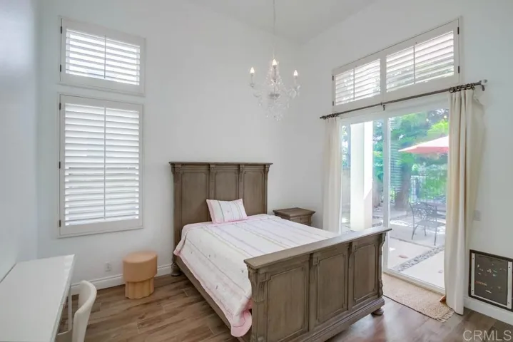 6077 Abbottswood, La Jolla, California 92037