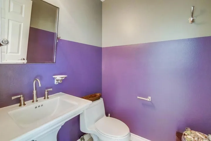 6077 Abbottswood, La Jolla, California 92037