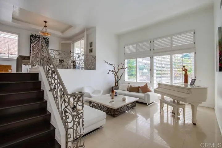 6077 Abbottswood, La Jolla, California 92037