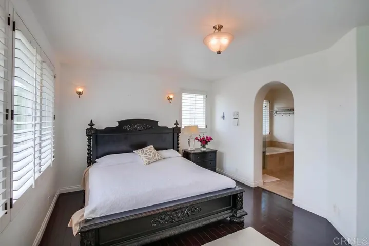 6077 Abbottswood, La Jolla, California 92037