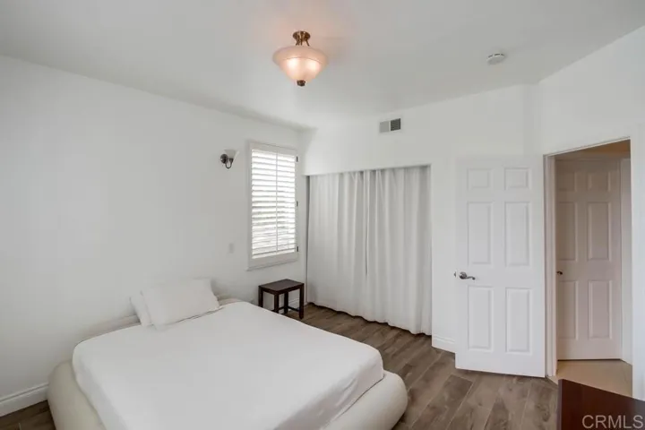 6077 Abbottswood, La Jolla, California 92037