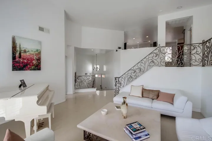 6077 Abbottswood, La Jolla, California 92037