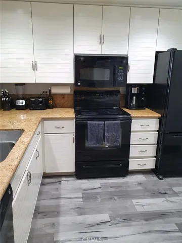 2243 Martin 307, Irvine, California 92612