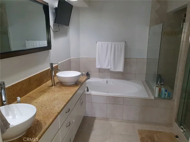 2243 Martin 307, Irvine, California 92612