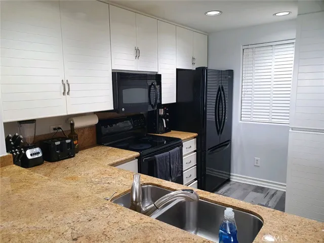 2243 Martin 307, Irvine, California 92612