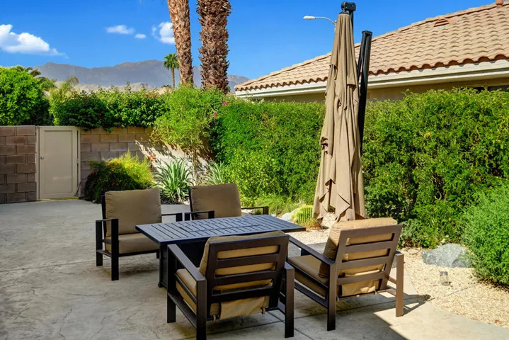 OUTDOOR LIVING SPACE
