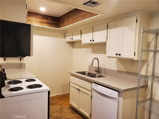 19258 Cottonwood Drive, Apple Valley, California 92308