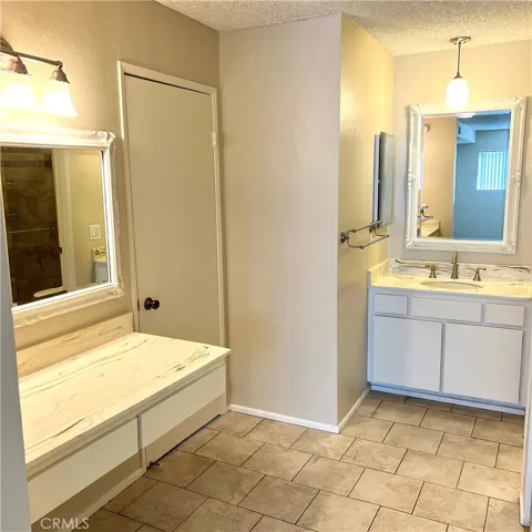 620 N Kenwood Street 213, Glendale, California 91206