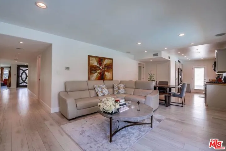 9338 Rhea Avenue, Northridge, California 91324