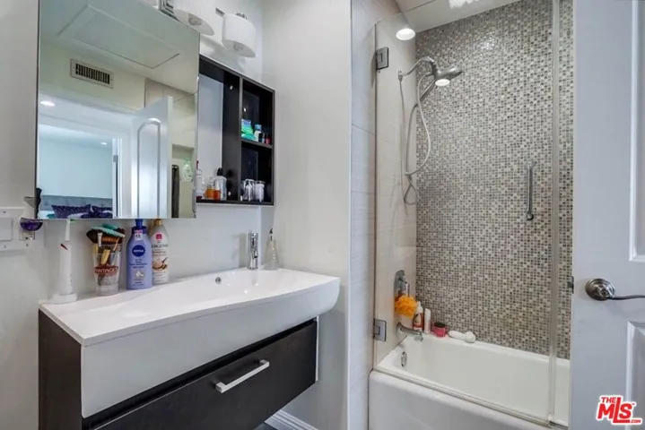 9338 Rhea Avenue, Northridge, California 91324