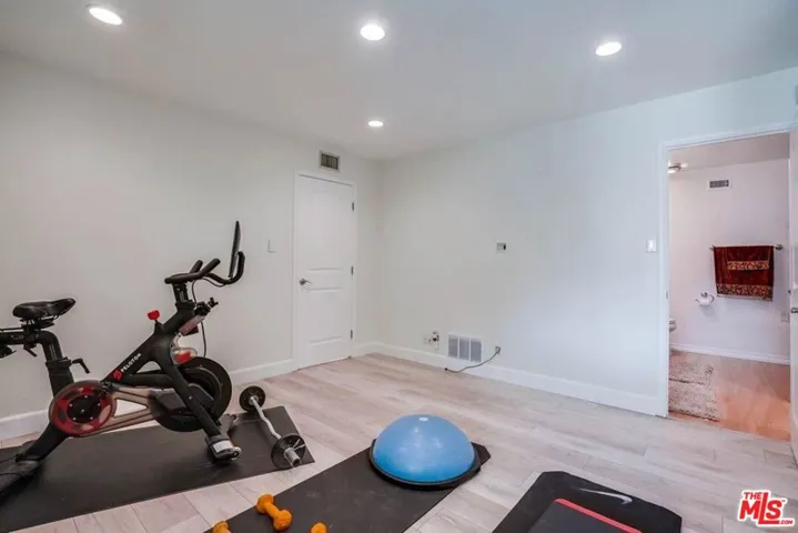 9338 Rhea Avenue, Northridge, California 91324