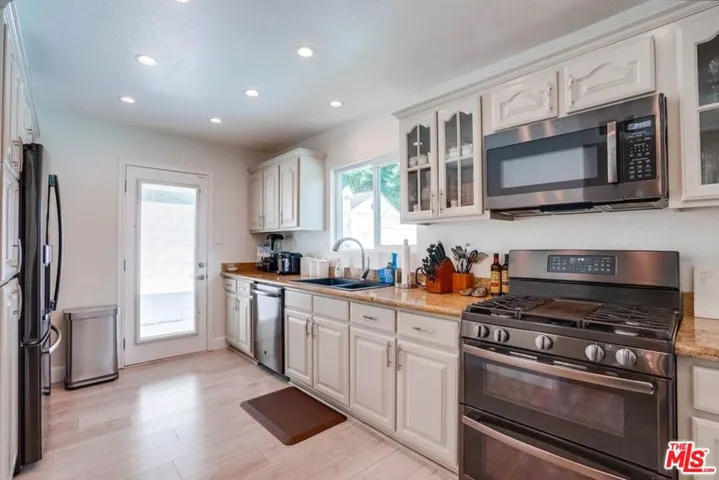 9338 Rhea Avenue, Northridge, California 91324