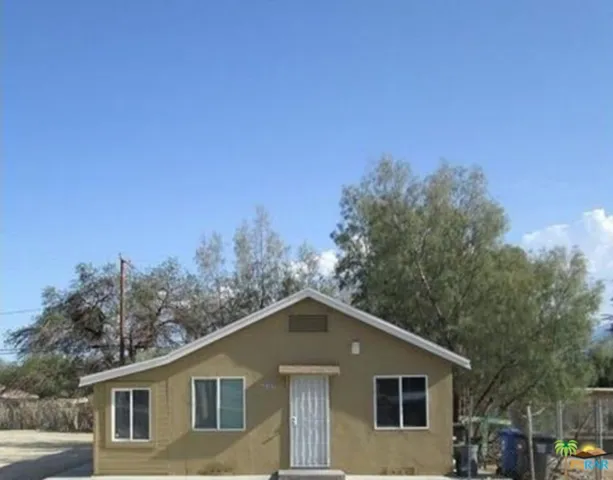 Front 1 bed entry