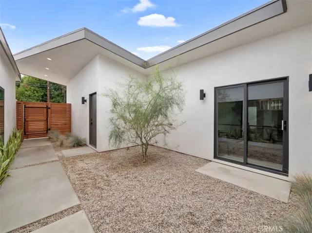 2176 Santa Ana Avenue, Costa Mesa, California 92627