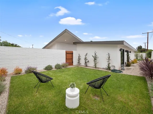 2176 Santa Ana Avenue, Costa Mesa, California 92627