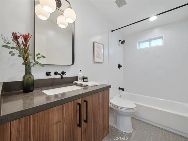 2176 Santa Ana Avenue, Costa Mesa, California 92627