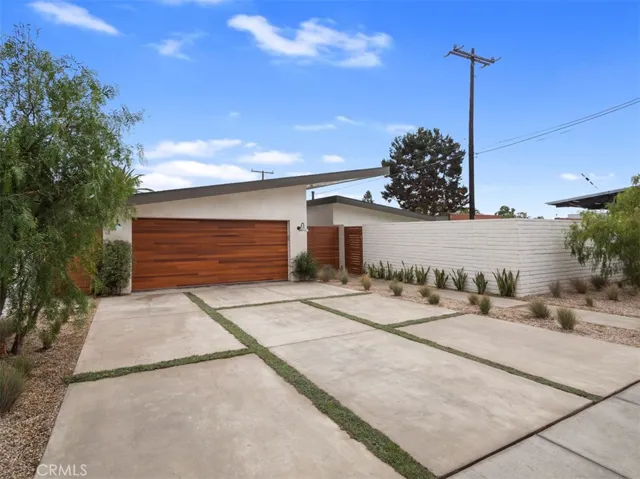 2176 Santa Ana Avenue, Costa Mesa, California 92627