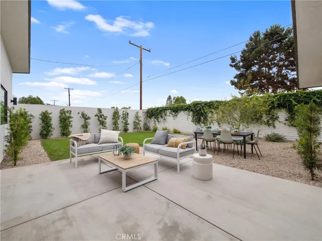 2176 Santa Ana Avenue, Costa Mesa, California 92627