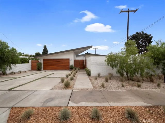 2176 Santa Ana Avenue, Costa Mesa, California 92627