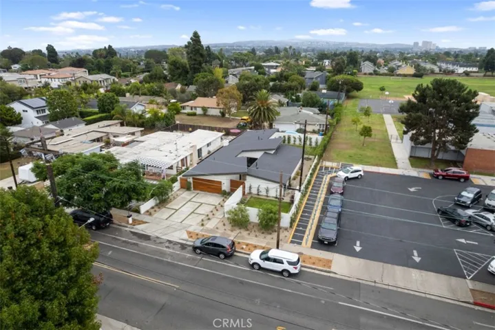2176 Santa Ana Avenue, Costa Mesa, California 92627