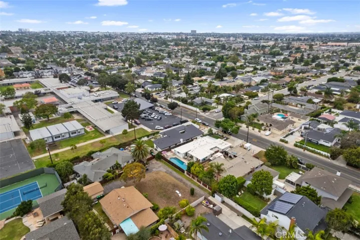 2176 Santa Ana Avenue, Costa Mesa, California 92627