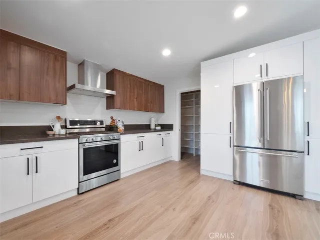 2176 Santa Ana Avenue, Costa Mesa, California 92627