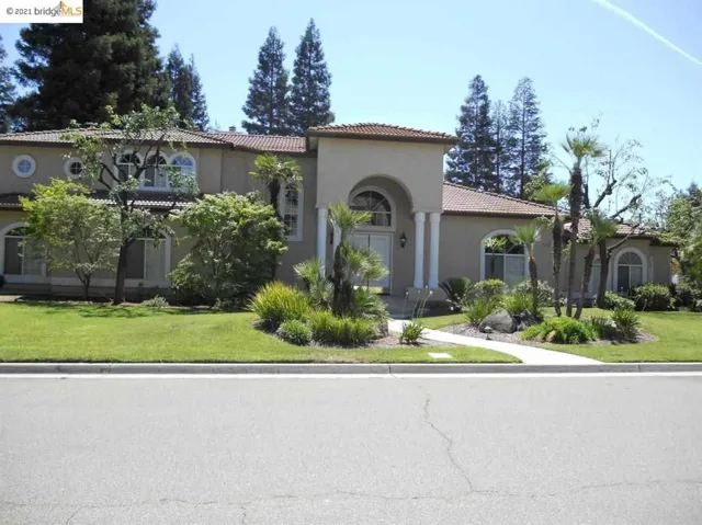 253 W Bluff Ave, Fresno, California 93711