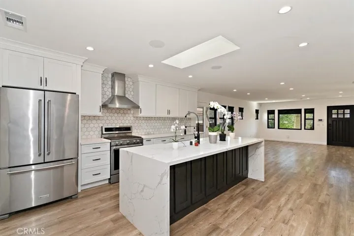 3447 8th Avenue, Los Angeles, California 90018