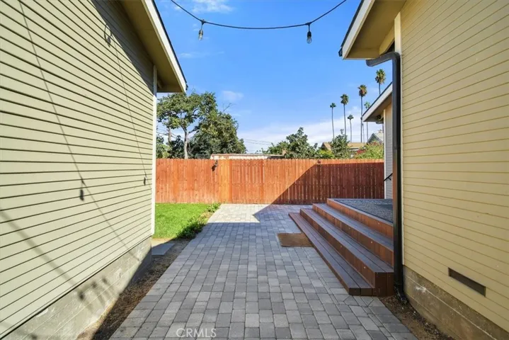 3447 8th Avenue, Los Angeles, California 90018