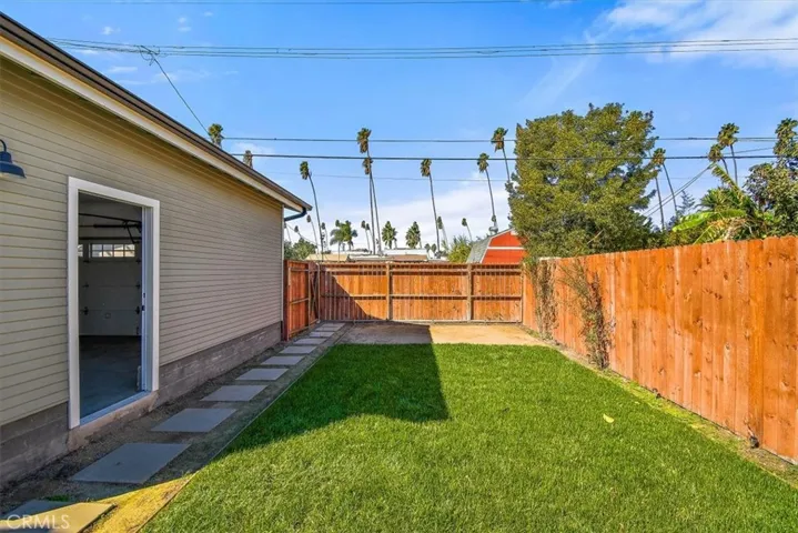 3447 8th Avenue, Los Angeles, California 90018