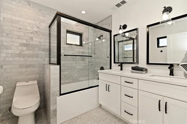 3447 8th Avenue, Los Angeles, California 90018