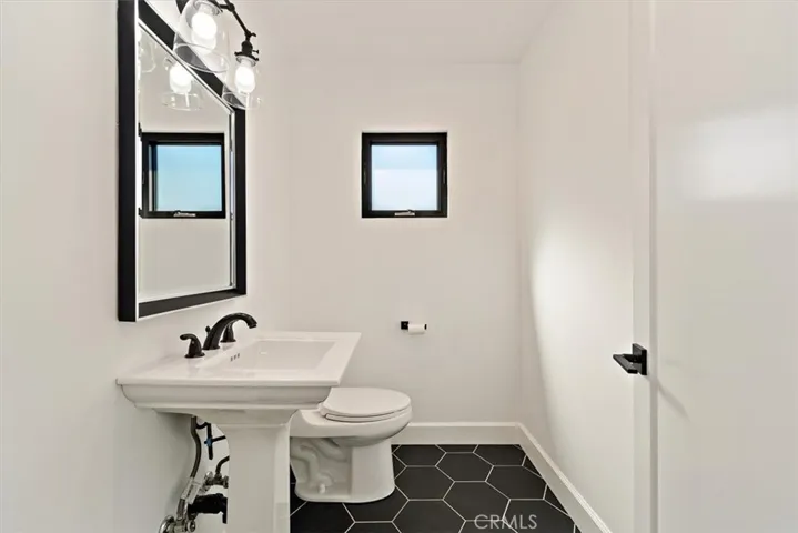3447 8th Avenue, Los Angeles, California 90018