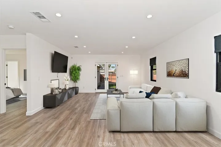 3447 8th Avenue, Los Angeles, California 90018