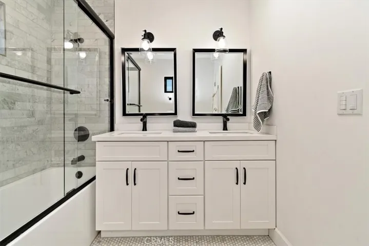 3447 8th Avenue, Los Angeles, California 90018