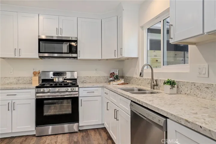 1561 Brentwood Drive, Corona, California 92882