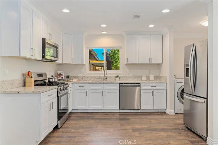 1561 Brentwood Drive, Corona, California 92882