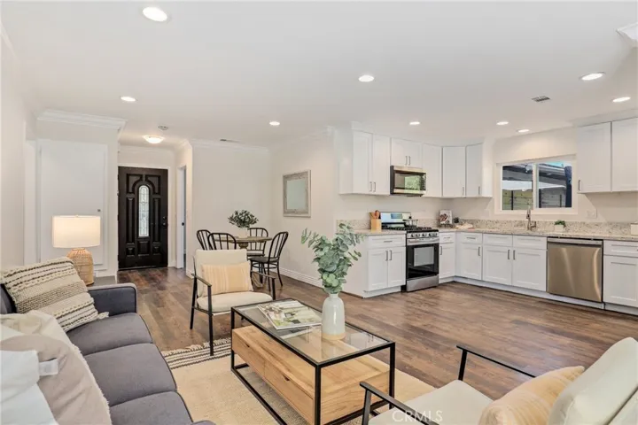 1561 Brentwood Drive, Corona, California 92882