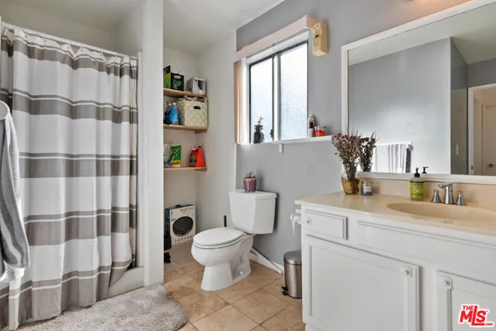 apt bathroom
