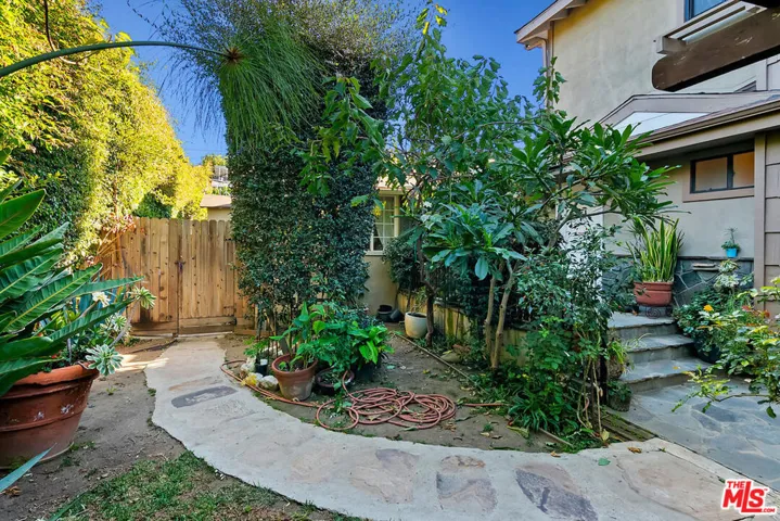 11300 Kingsland Street, Los Angeles, California 90066