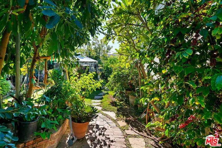 11300 Kingsland Street, Los Angeles, California 90066