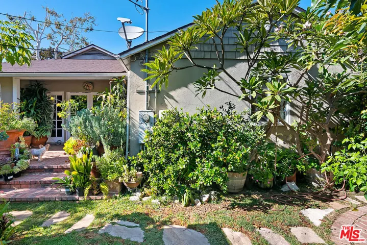 11300 Kingsland Street, Los Angeles, California 90066