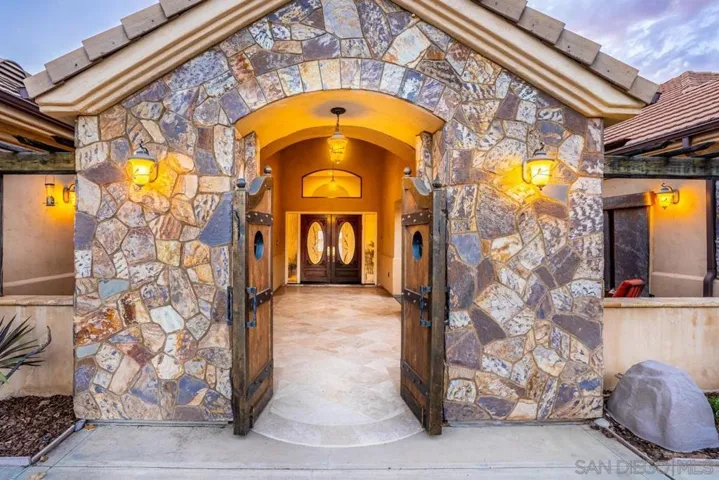 16072 Cross Fox Ct, Poway, California 92064