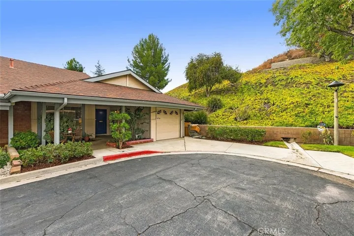 Cul-de-sac Location with greenbelt privacy
