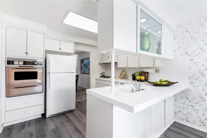 Kitchen with Breakfast Bar