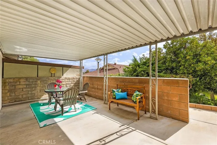 Covered Patio backs to greenbelt and walking path