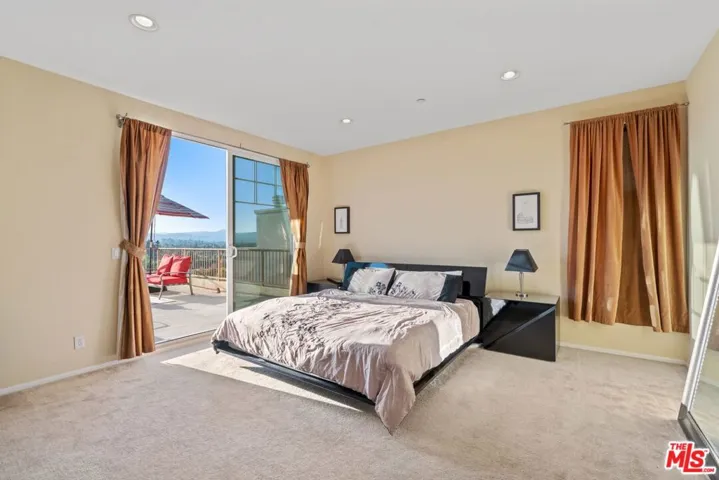 5672 Como Circle, Woodland Hills, California 91367